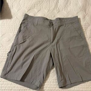 Columbia Men's Gray Flat Front Shorts